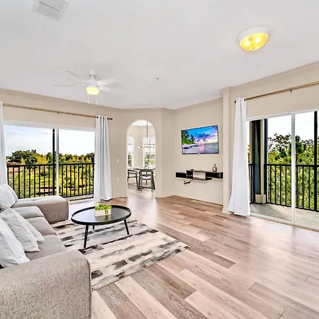 Spacious 2Br Condo W Pool & Hot Tub Near Disney